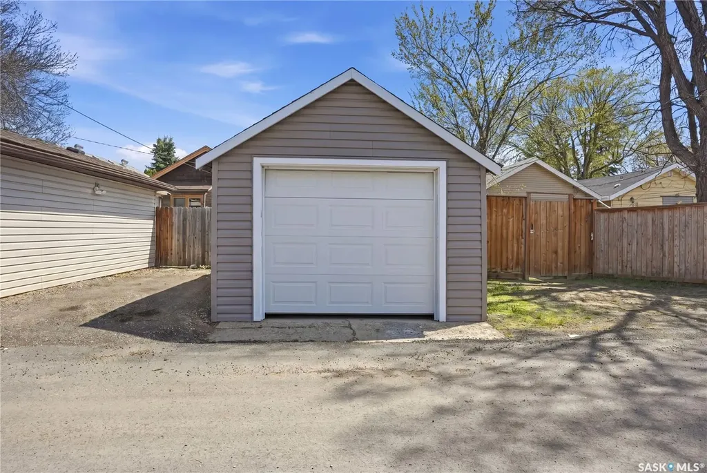 2324 Wallace Street Regina SK S4N 4A9