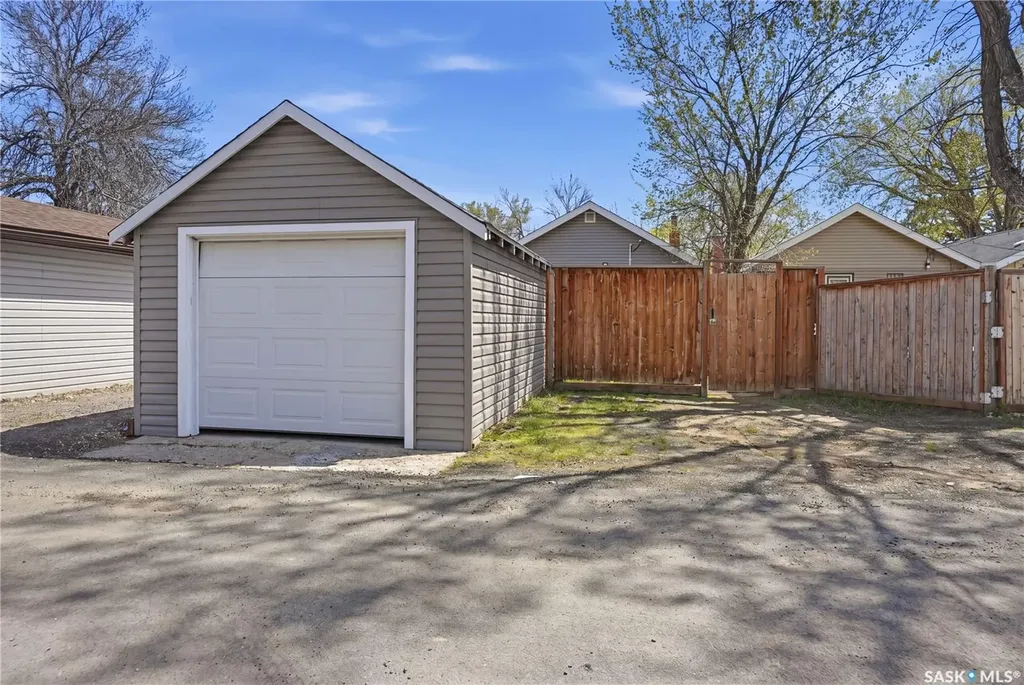 2324 Wallace Street Regina SK S4N 4A9