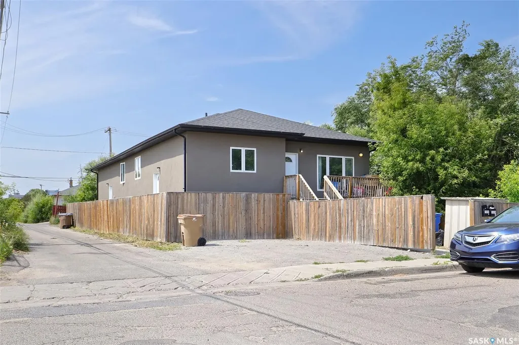 1956 A&b Edgar Street Regina SK S4N 3K3