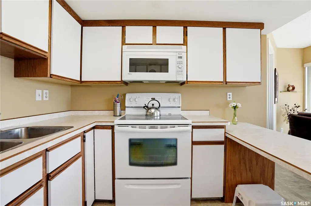 424 Spadina Crescent E Saskatoon SK S7K 6X7