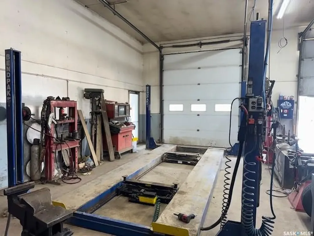 300 Frontage Street Cut Knife SK S0M 0N0