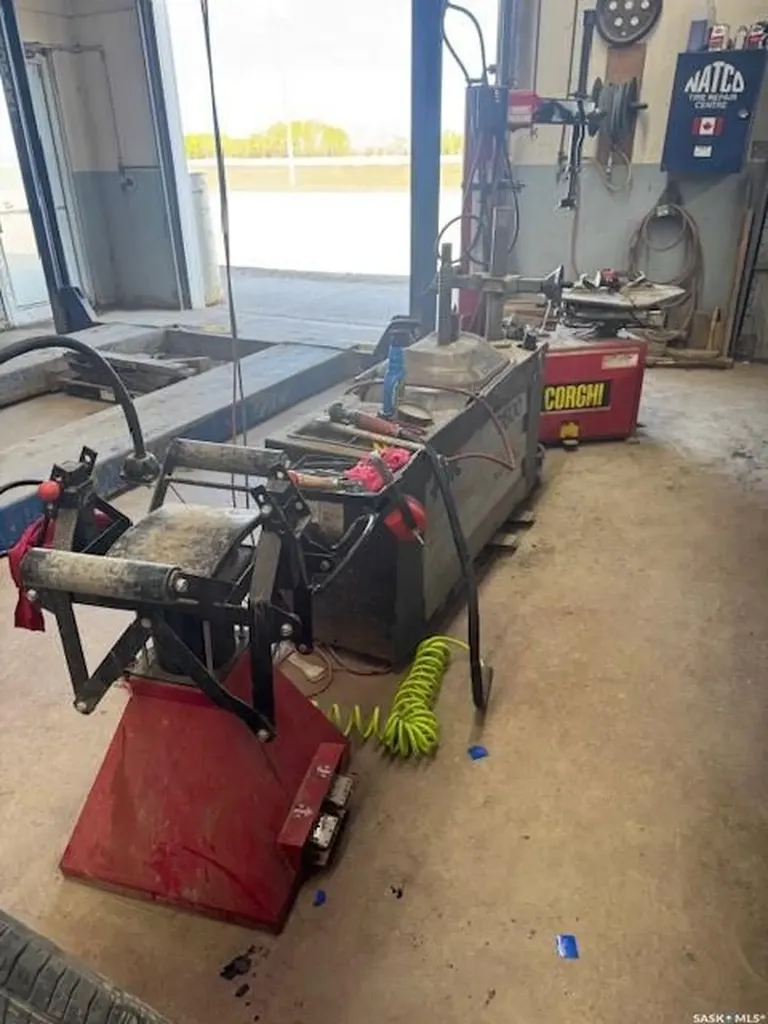 300 Frontage Street Cut Knife SK S0M 0N0