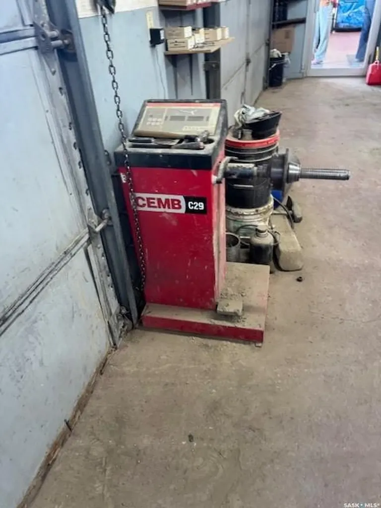 300 Frontage Street Cut Knife SK S0M 0N0