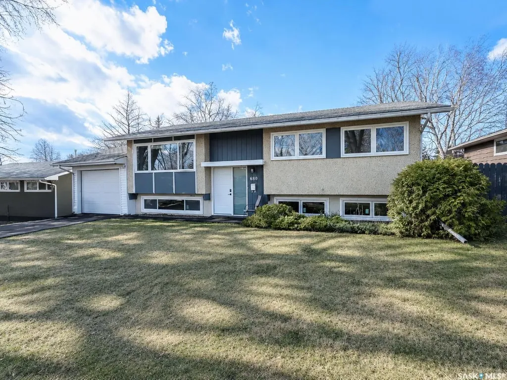 680 Eastwood Street Prince Albert SK S6V 2T5