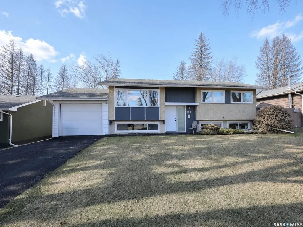 680 Eastwood Street Prince Albert SK S6V 2T5