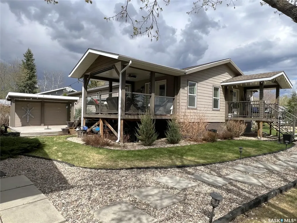 208 2nd Avenue SE Dorintosh SK S0M 0T0