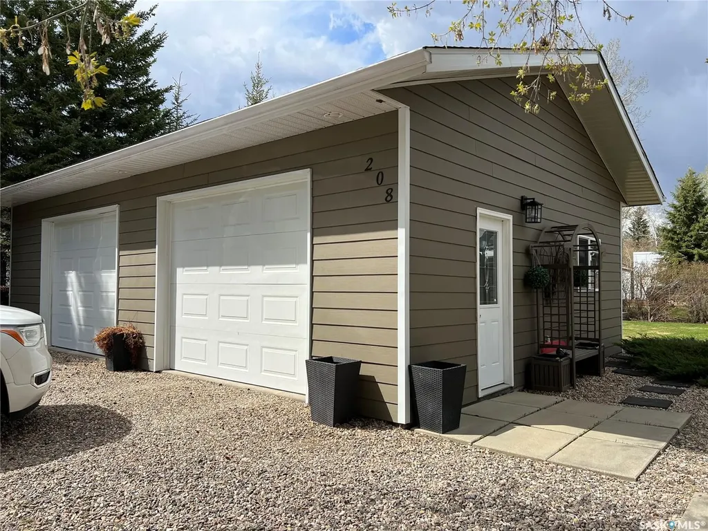 208 2nd Avenue SE Dorintosh SK S0M 0T0