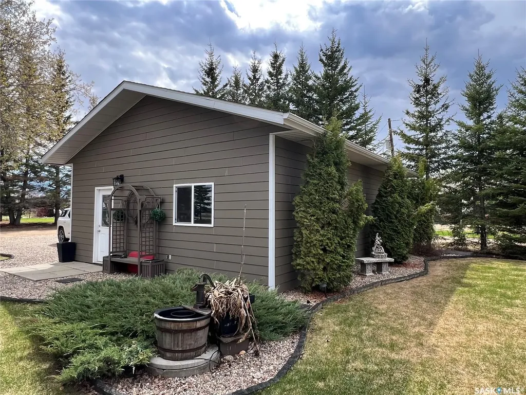 208 2nd Avenue SE Dorintosh SK S0M 0T0