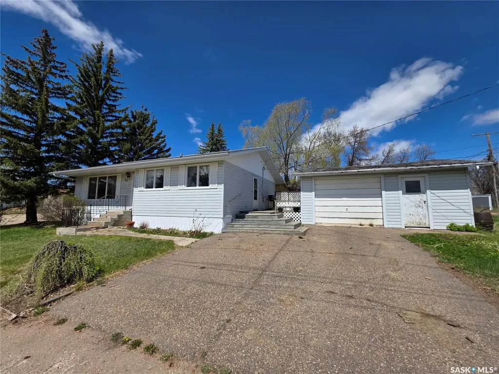403 Annable Street Herbert SK S0H 2A0