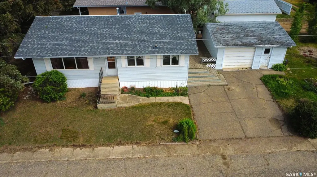 403 Annable Street Herbert SK S0H 2A0