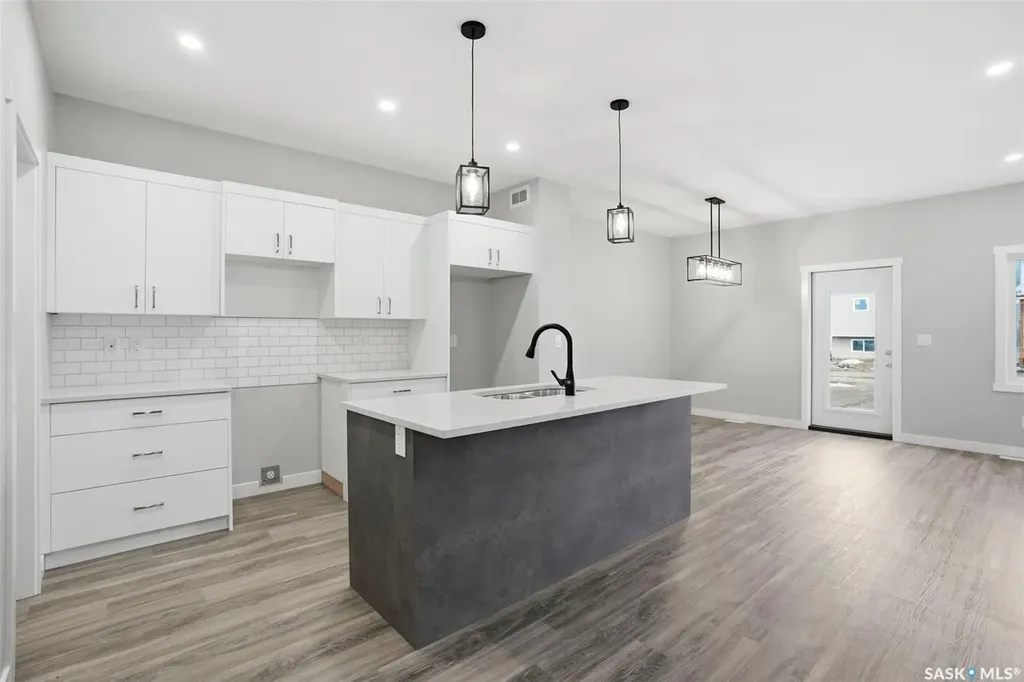 815 Brighton Boulevard Saskatoon SK S7V 0Y4