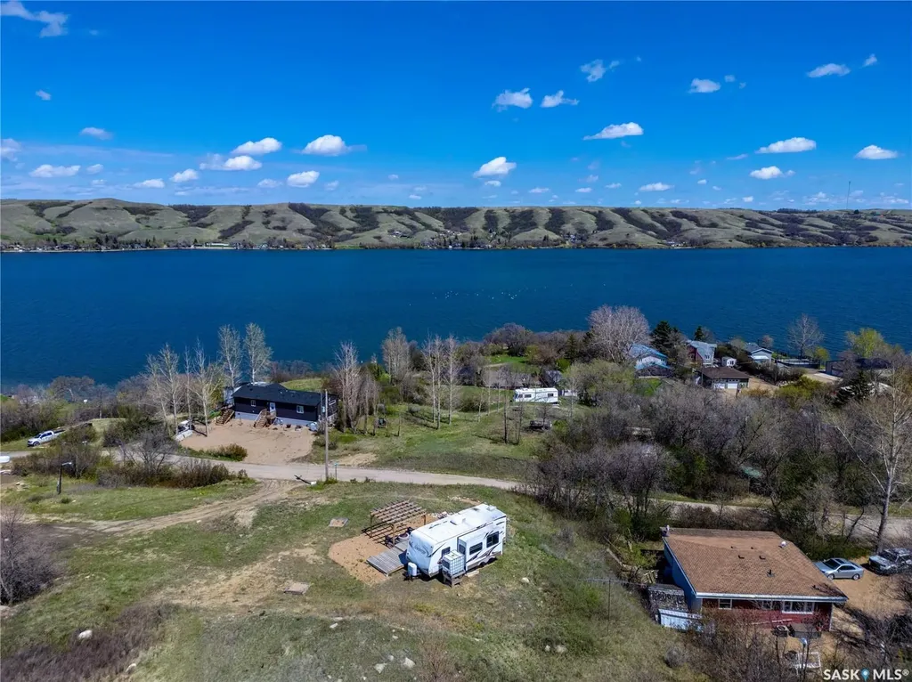 1045 Tatanka Drive South Lake SK S0H 0R0