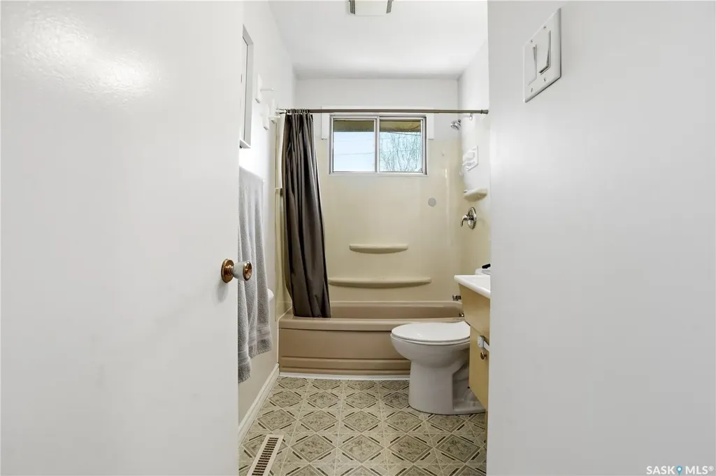 55 Donahue Avenue Regina SK S4R 3Y7