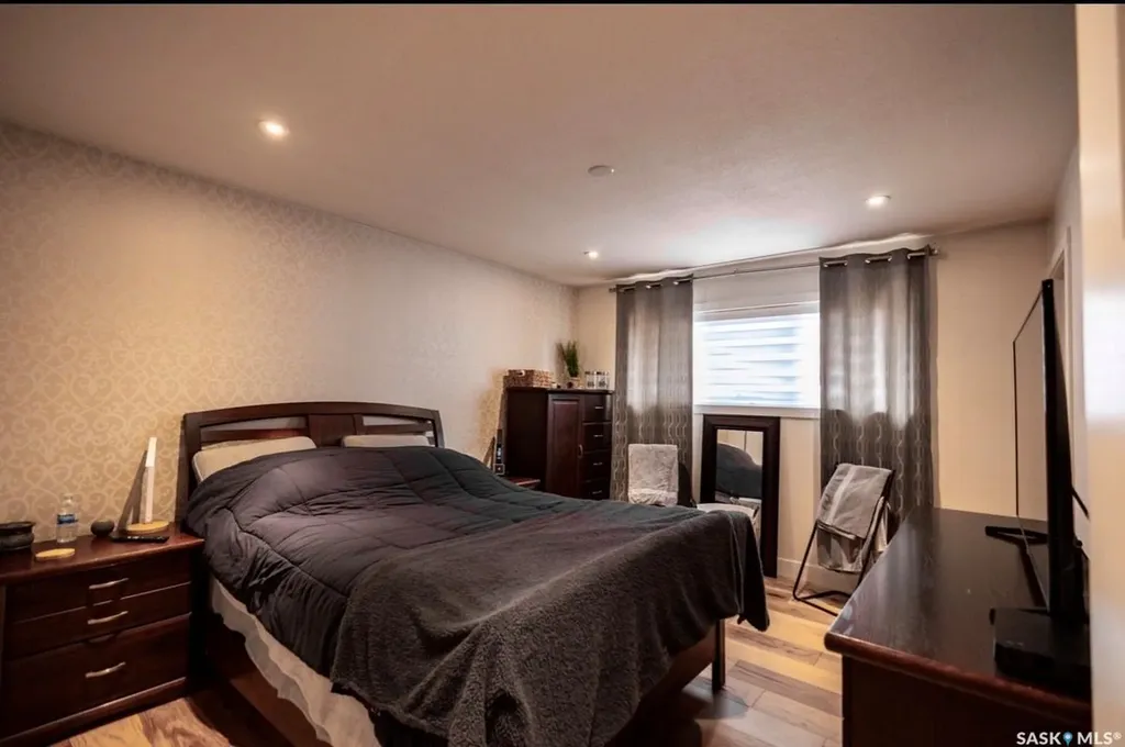 2258 Newis Bay E Regina SK S4V 0S5