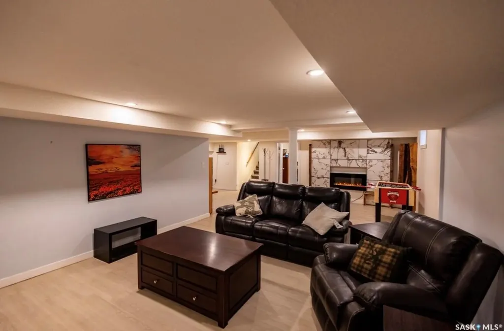 2258 Newis Bay E Regina SK S4V 0S5