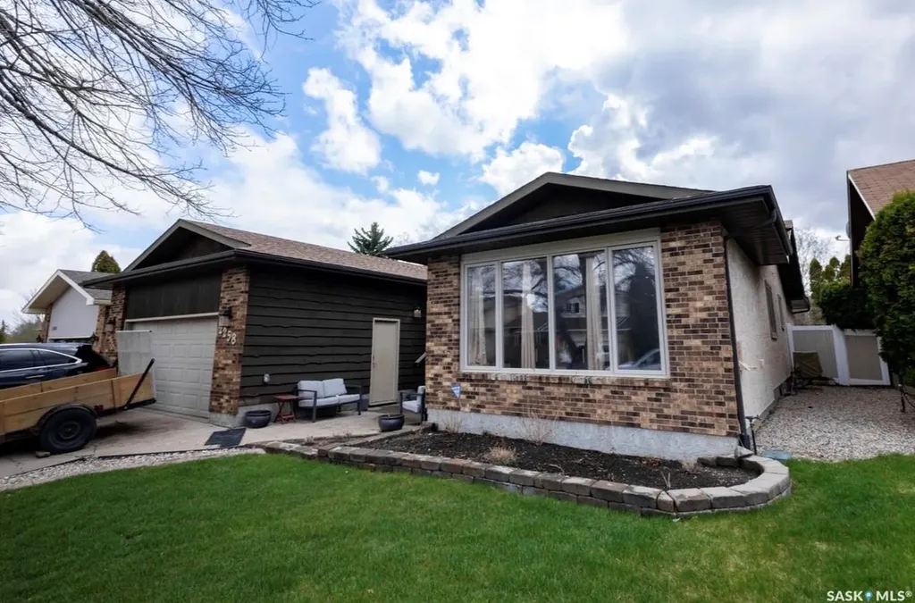 2258 Newis Bay E Regina SK S4V 0S5