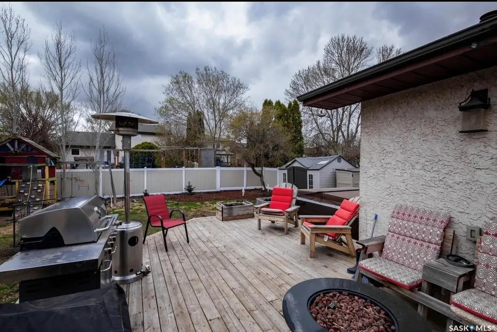 2258 Newis Bay E Regina SK S4V 0S5