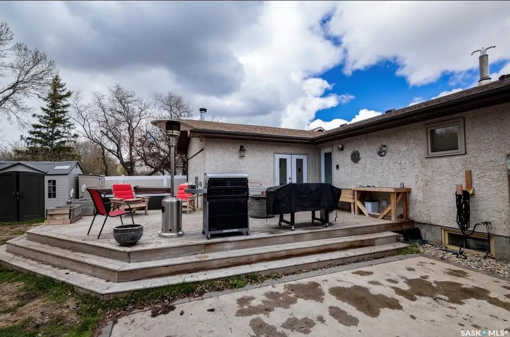 2258 Newis Bay E Regina SK S4V 0S5