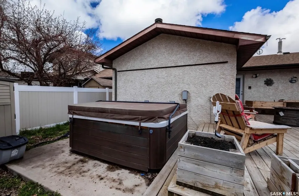 2258 Newis Bay E Regina SK S4V 0S5