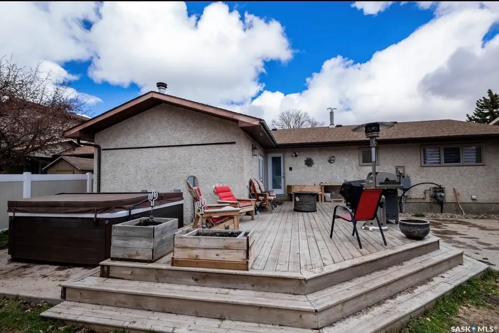 2258 Newis Bay E Regina SK S4V 0S5