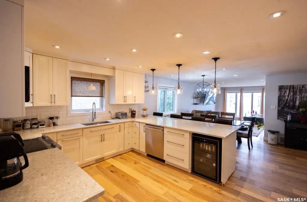 2258 Newis Bay E Regina SK S4V 0S5