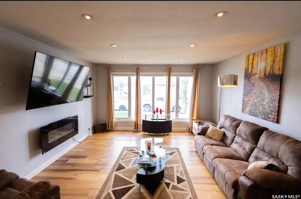 2258 Newis Bay E Regina SK S4V 0S5