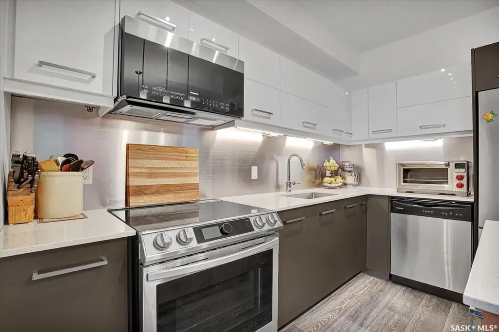 404 C Avenue S Saskatoon SK S7M 5M9