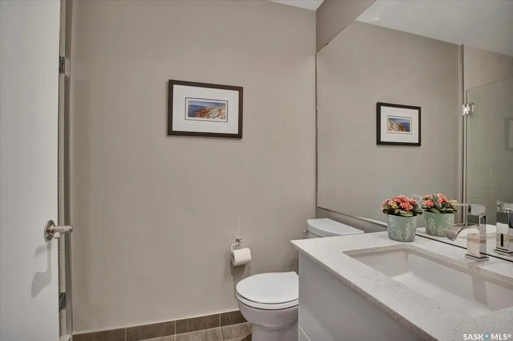 404 C Avenue S Saskatoon SK S7M 5M9