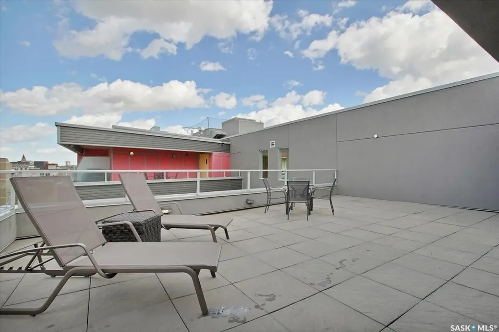 404 C Avenue S Saskatoon SK S7M 5M9