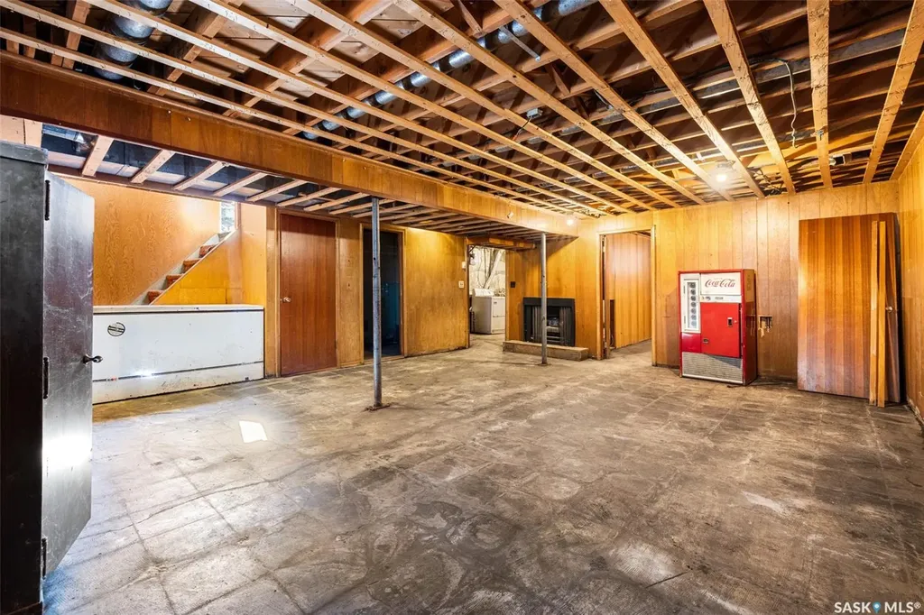 137 Garnet Street Regina SK S4R 3R9