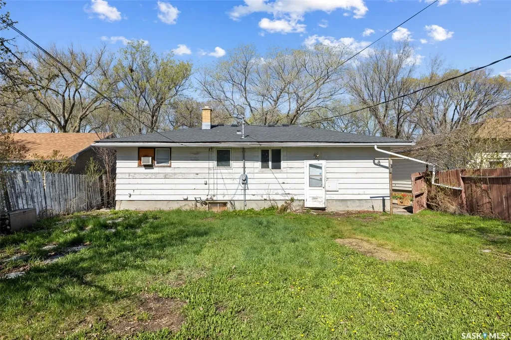 137 Garnet Street Regina SK S4R 3R9