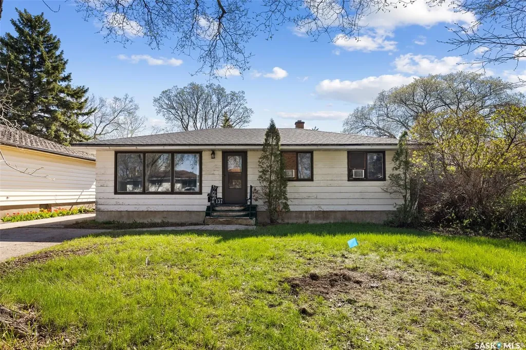 137 Garnet Street Regina SK S4R 3R9