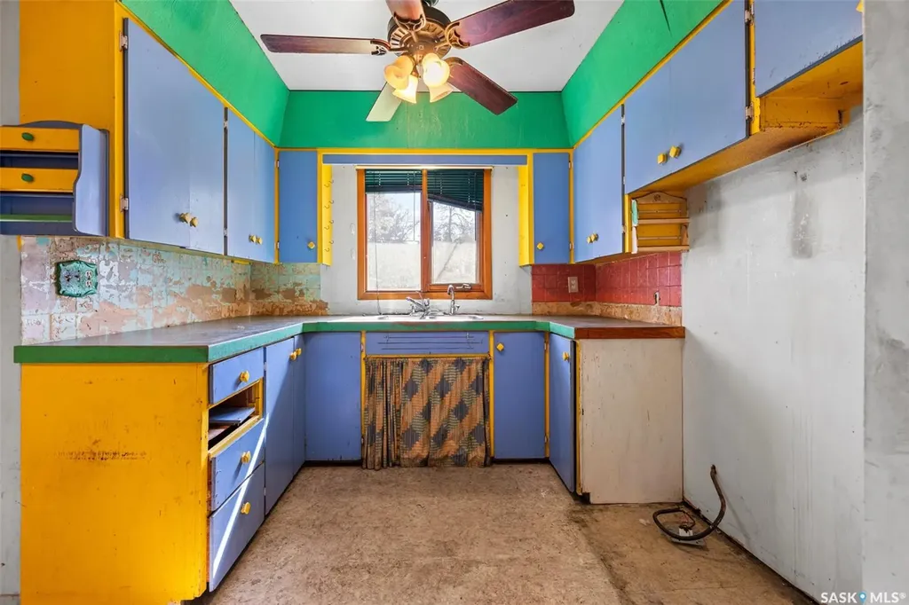 137 Garnet Street Regina SK S4R 3R9
