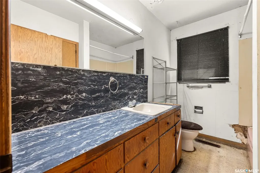 137 Garnet Street Regina SK S4R 3R9