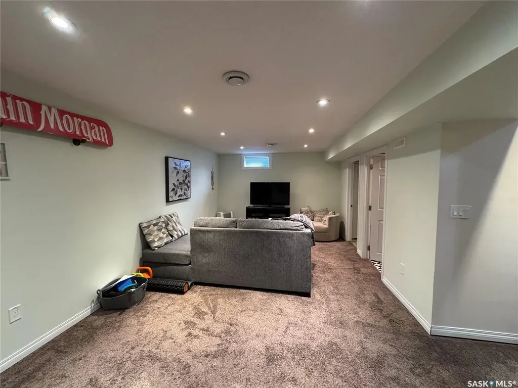 43 Marshall Crescent Regina SK S4R 4Y8