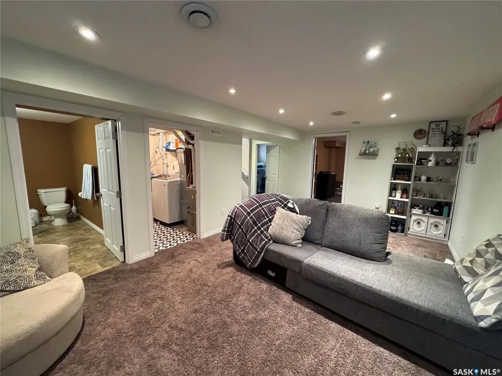 43 Marshall Crescent Regina SK S4R 4Y8