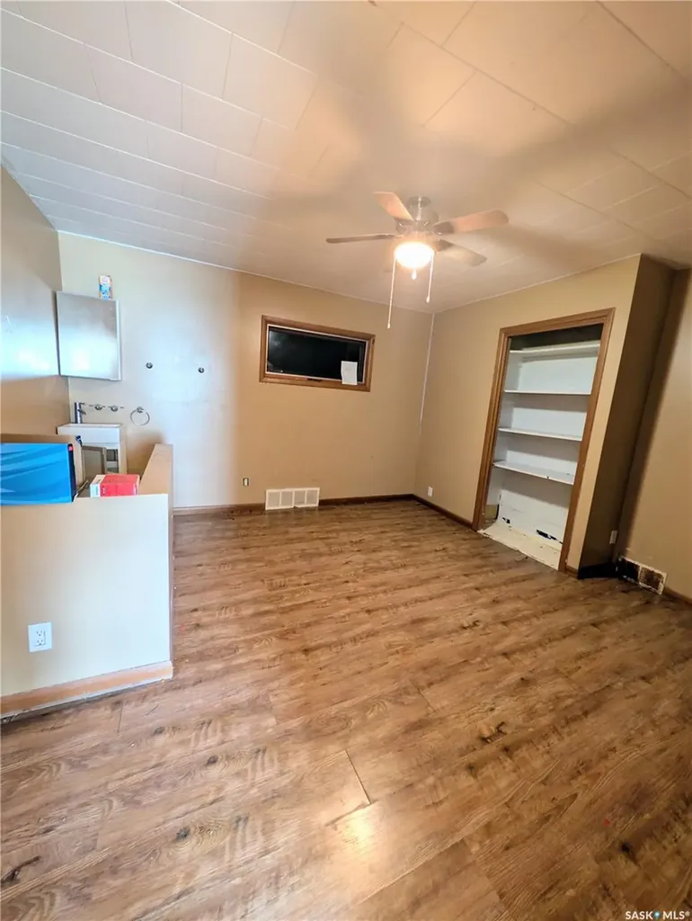 4366 Price Avenue Gull Lake SK S0N 1A0
