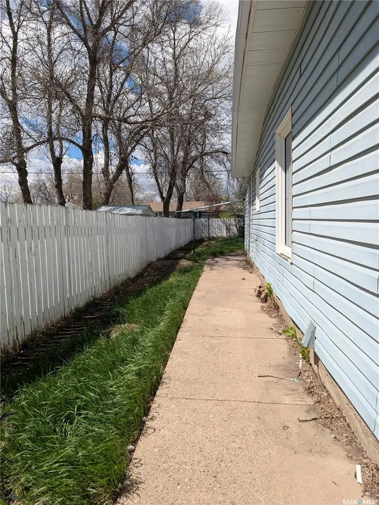 4366 Price Avenue Gull Lake SK S0N 1A0
