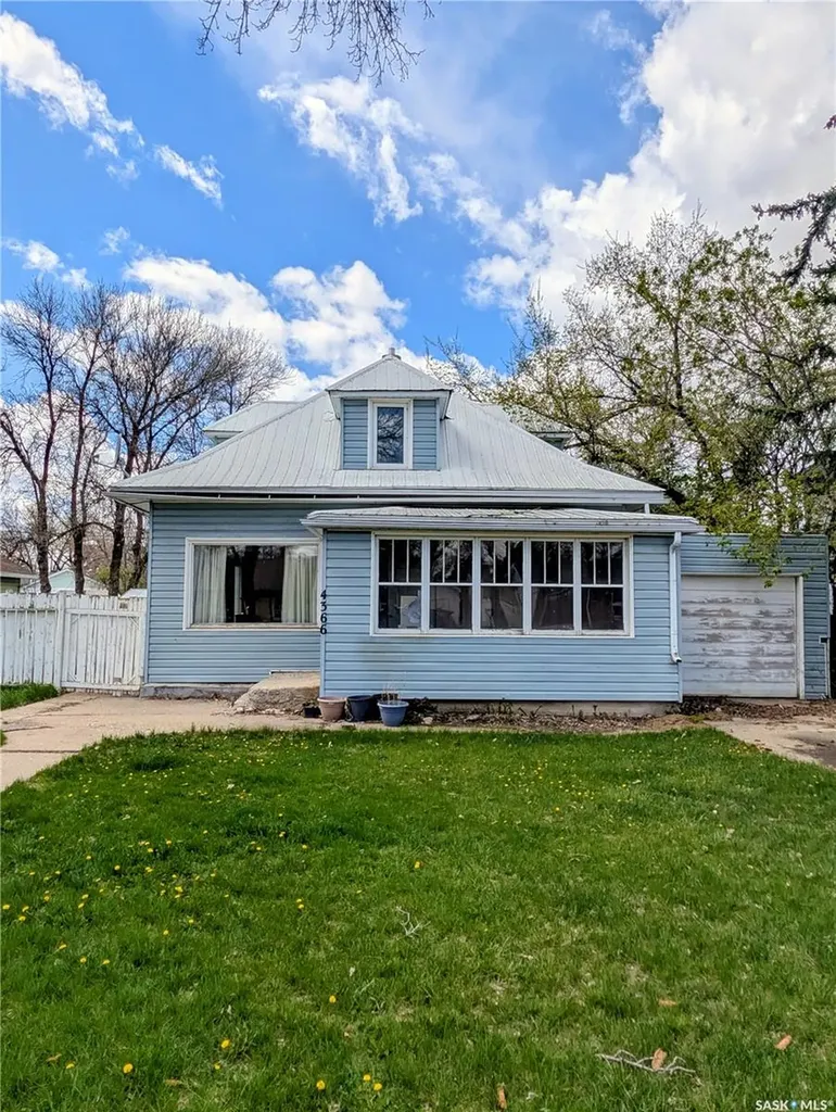 4366 Price Avenue Gull Lake SK S0N 1A0