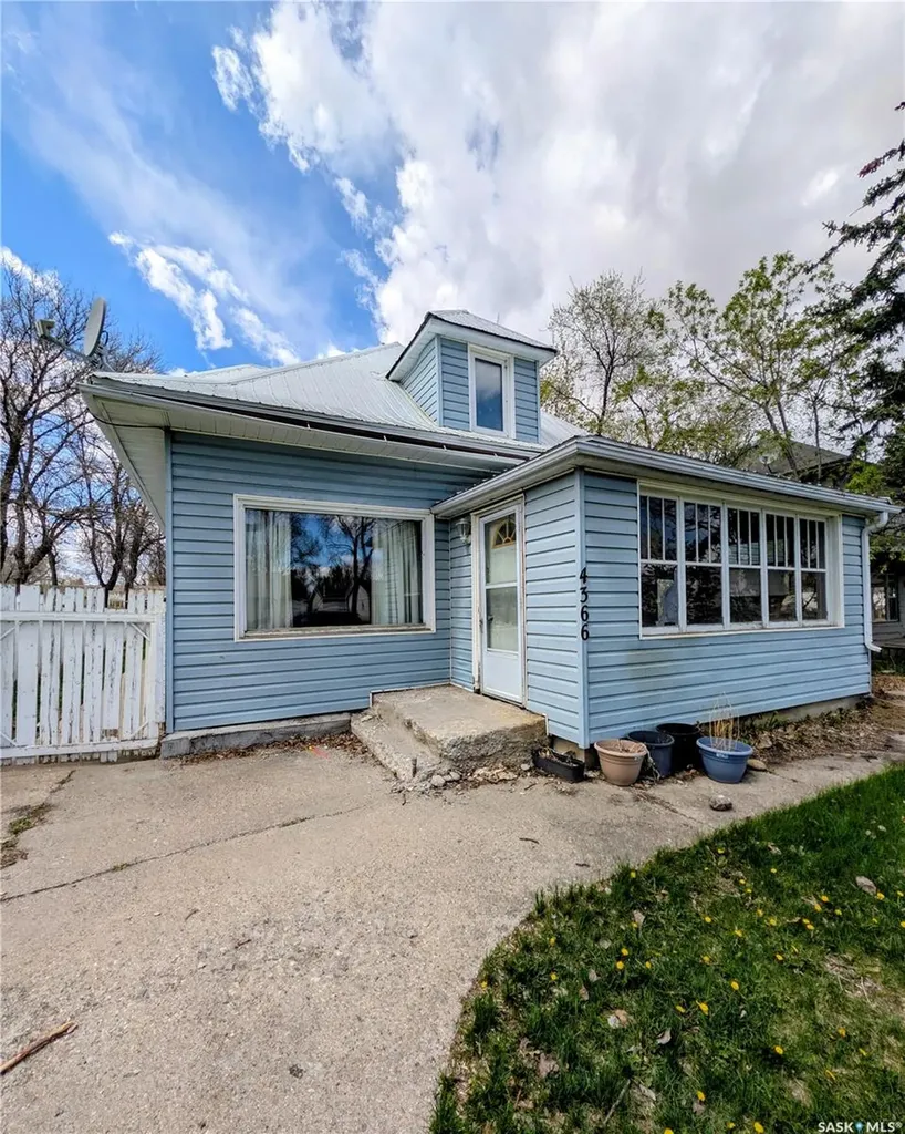 4366 Price Avenue Gull Lake SK S0N 1A0