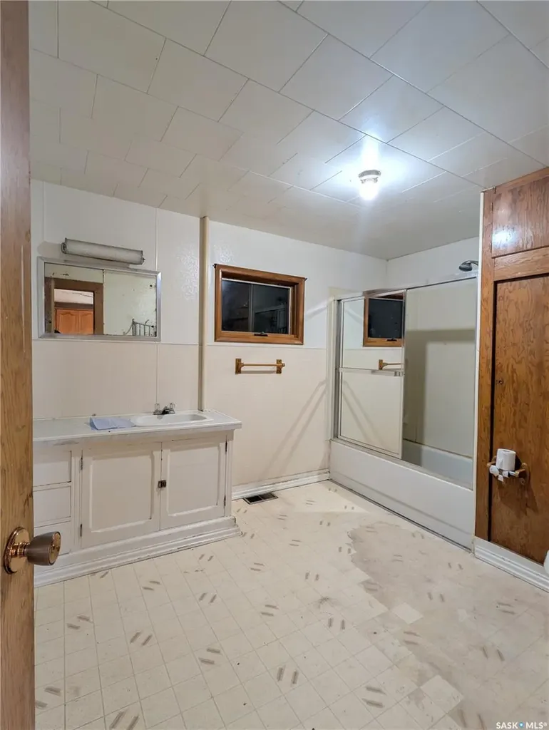 4366 Price Avenue Gull Lake SK S0N 1A0