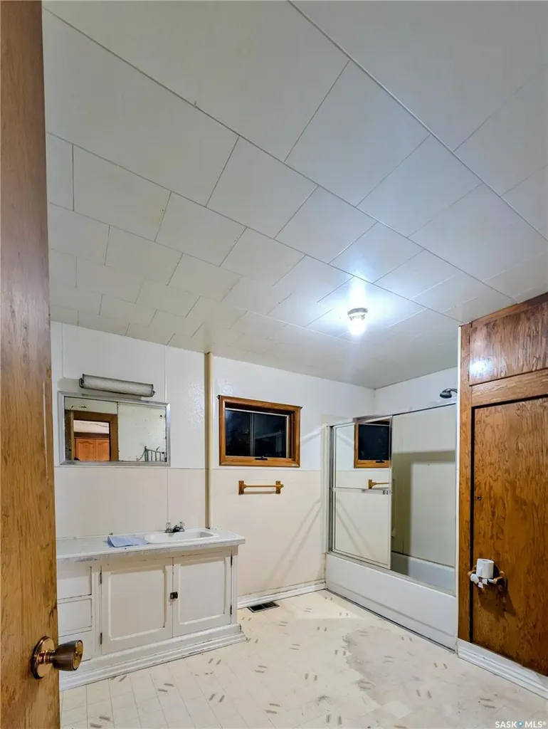 4366 Price Avenue Gull Lake SK S0N 1A0