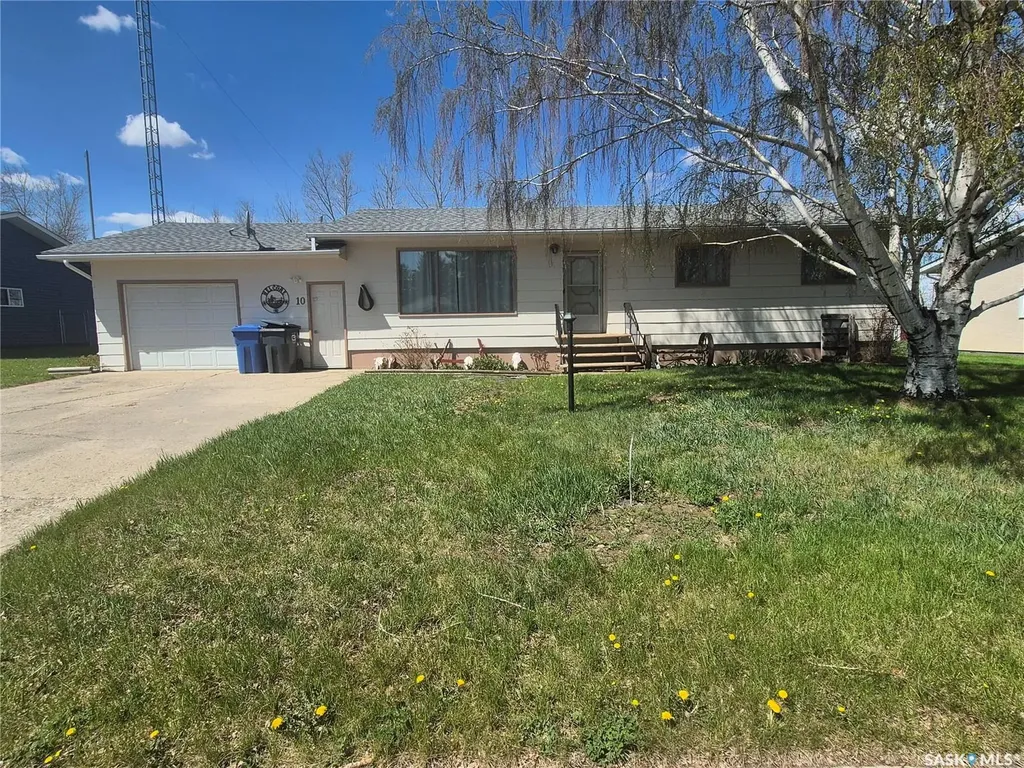 10 Yandeau Crescent Radville SK S0C 2G0