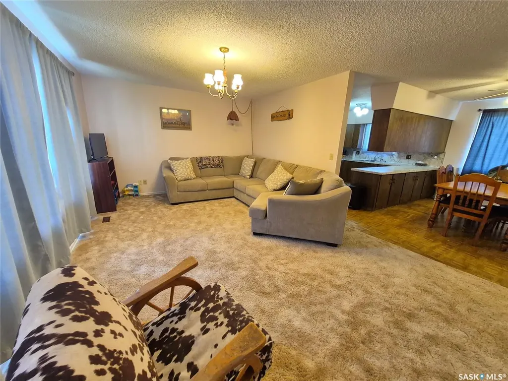 10 Yandeau Crescent Radville SK S0C 2G0