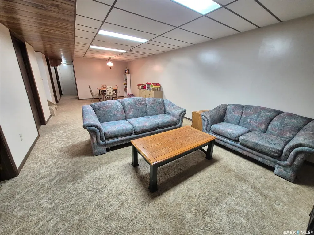 10 Yandeau Crescent Radville SK S0C 2G0