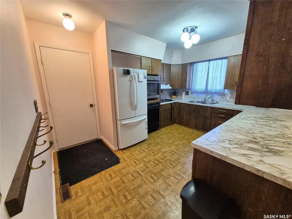 10 Yandeau Crescent Radville SK S0C 2G0