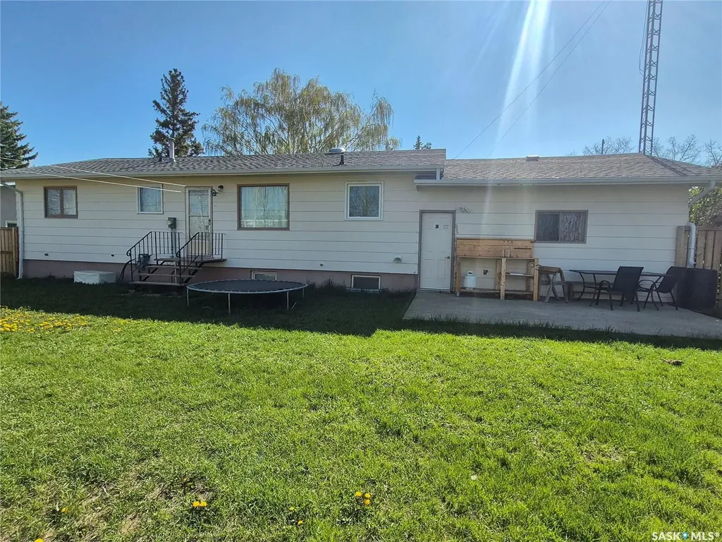 10 Yandeau Crescent Radville SK S0C 2G0