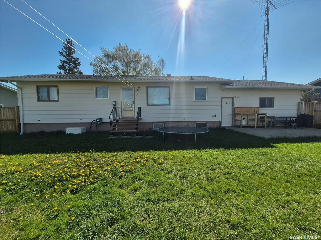 10 Yandeau Crescent Radville SK S0C 2G0