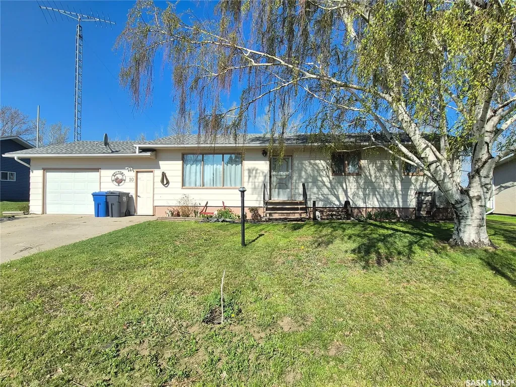 10 Yandeau Crescent Radville SK S0C 2G0