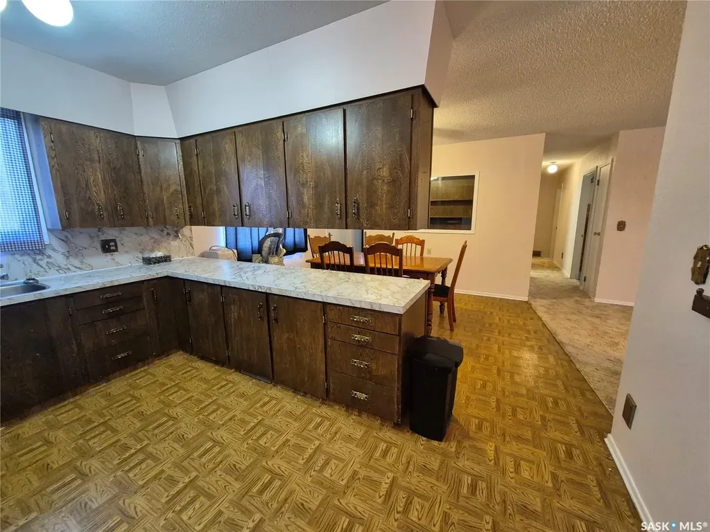 10 Yandeau Crescent Radville SK S0C 2G0